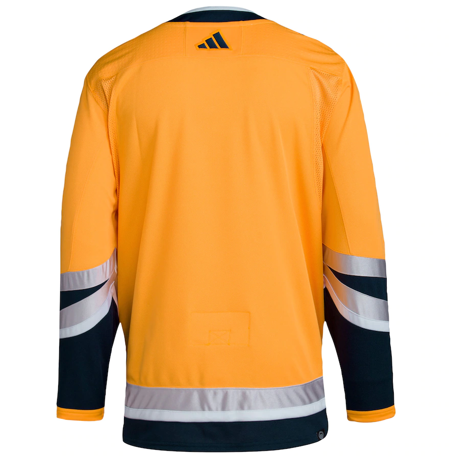 Nashville Predators CCM Hockey NHL Vintage Jersey Size L Canada White